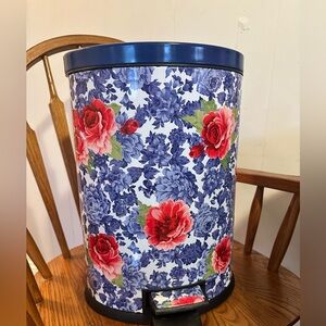 Pioneer Woman trash can
